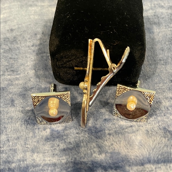 Other - Silver Square Cufflinks with airplane propeller tie clip